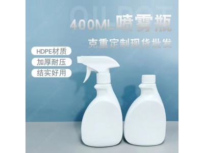 各种规格和容量的塑料瓶、塑料桶